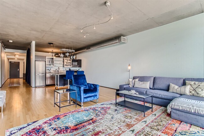 Living area - 1410 NW Kearney St Unit 625