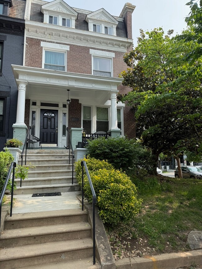 Building Photo - 1501 Buchanan St NW Rental