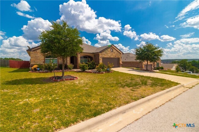 Photo - 2033 Catkins Ln