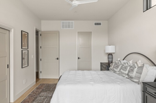 Photo - 1325 N Dewey Ave