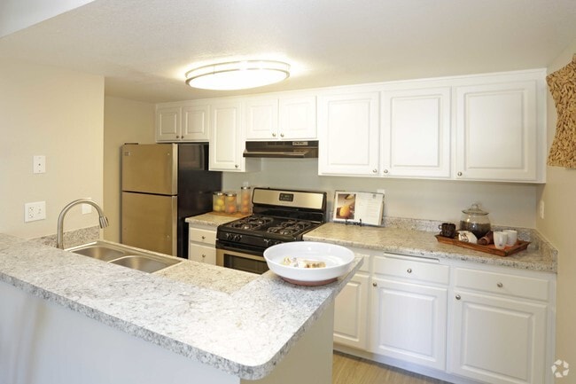 1BR, 1BA - 650SF