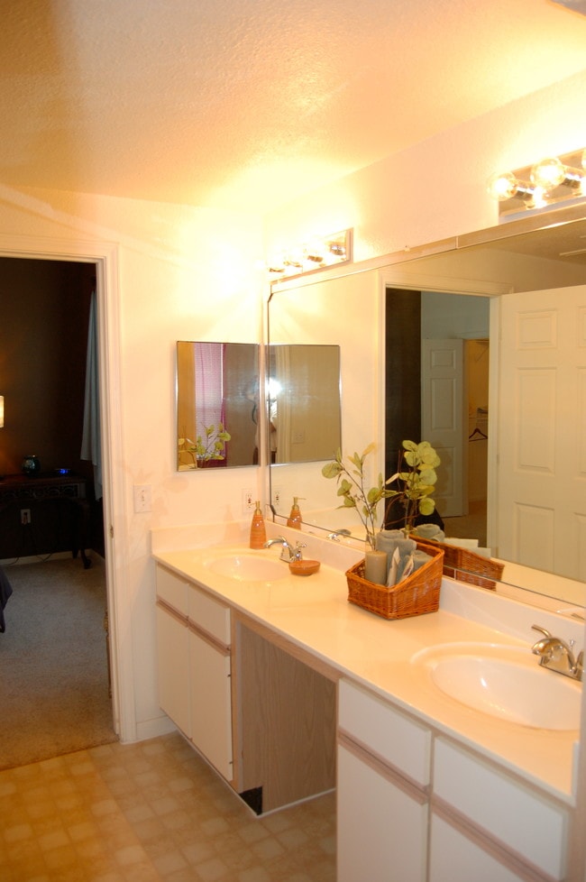 Photo - Las Palmas Apartments