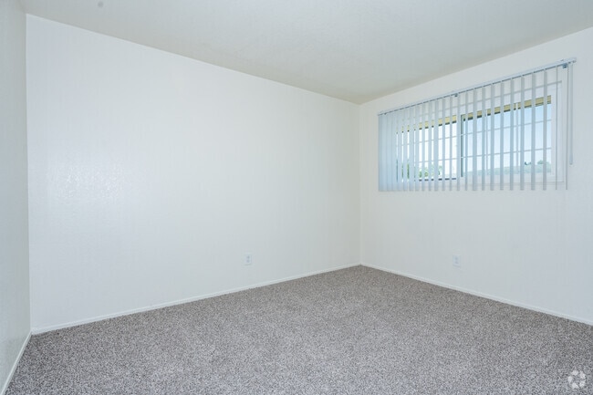 2BR, 1BA - 850SF - Primary Bedroom