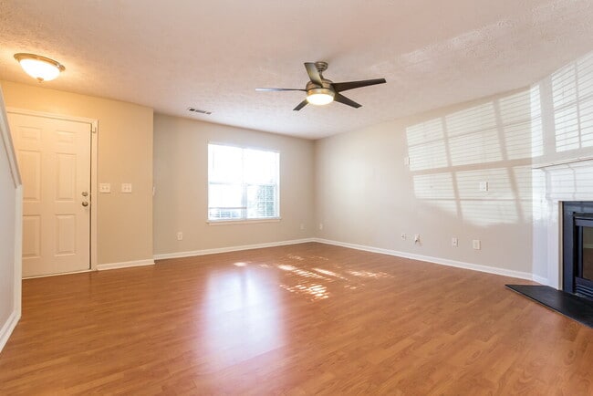 Photo - 126 Springbottom Dr SE