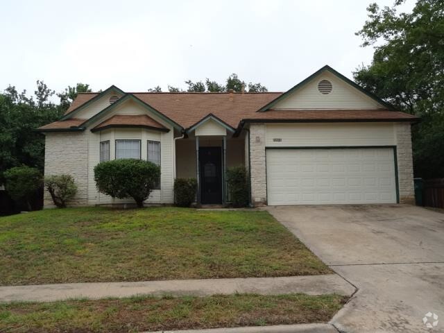 Building Photo - 2202 Quiet Wood Dr Rental