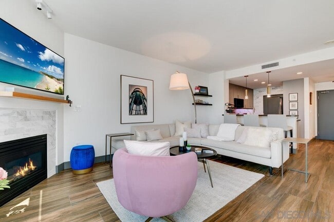 Photo - 850 Beech St Unidad 710