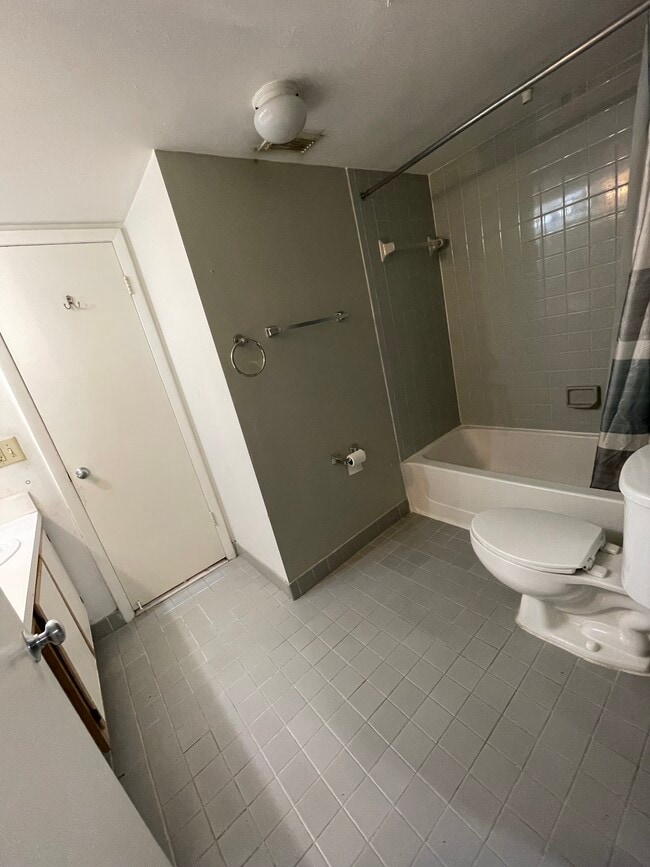 Photo - 2820 N Oakland Forest Dr Unit 2820 #210