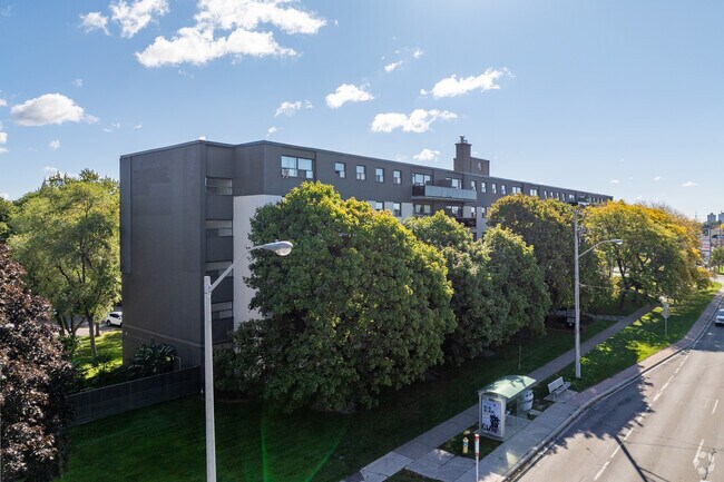 4979 Bathurst Street Apartments