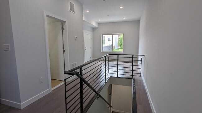 Photo - 2431 N Hancock St Unidad 1