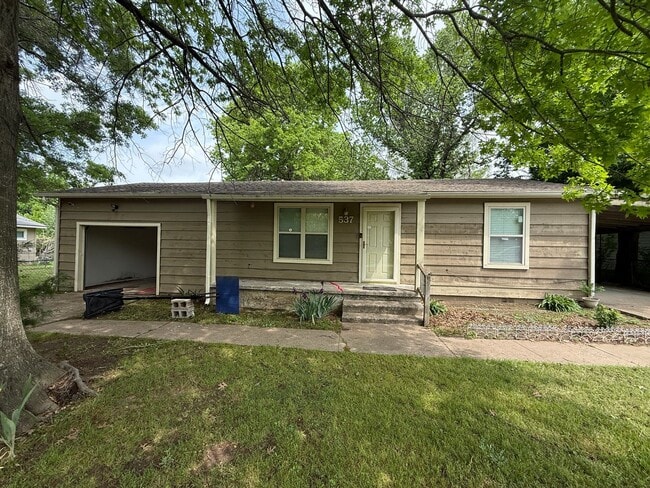 Building Photo - Kellysville 2 bedroom Plenty of Parking, Large fenced yard