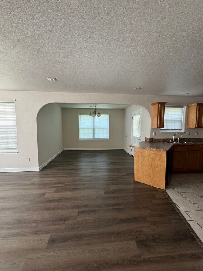 Photo - 6749-MF2-E2 Unit A