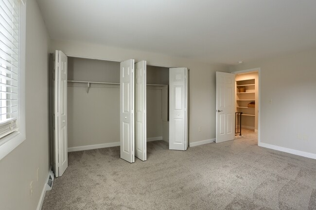 Briarcrest Gardens Townhomes & Apartments