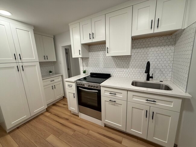 Building Photo - 717 Asbury Ave Unit 3rd Floor