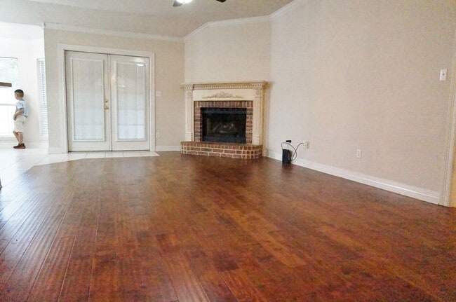 Photo - 2404 Stockwell Rd