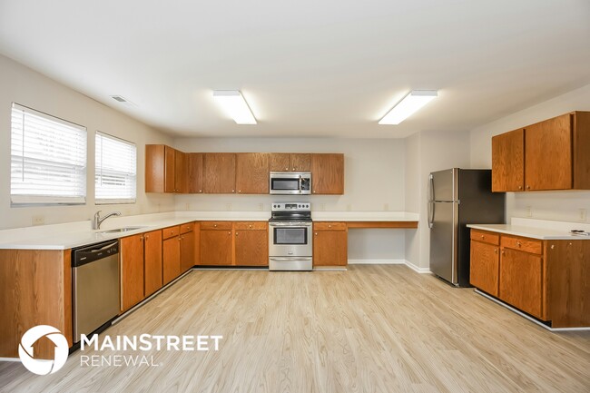 Photo - 3325 Aldwych Way