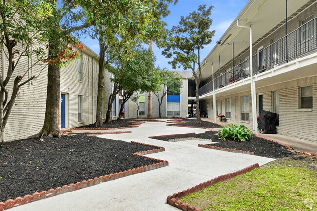 Patio - Parkgreen on Gessner