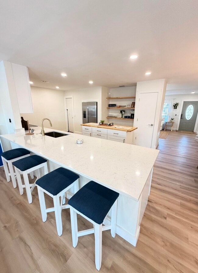 Photo - 948 Canal Cir