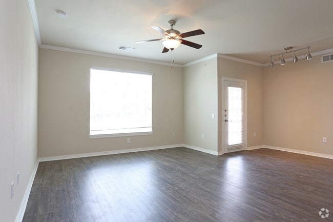 2 Br, Living Space