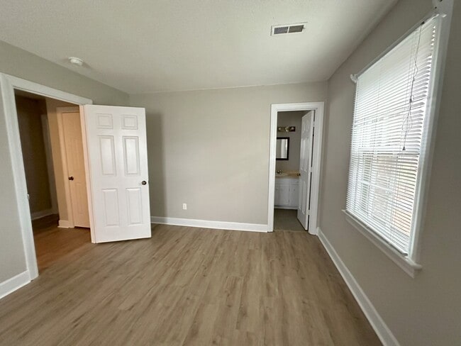 Photo - 1497 Foxhall Dr