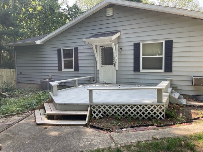 Building Photo - 8919 Norman Dr Unit 2 Bed 1 Bath