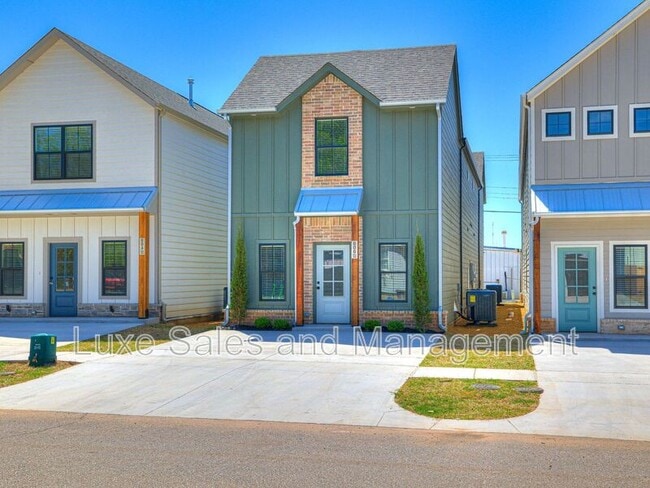 Photo - 616 W 2nd St