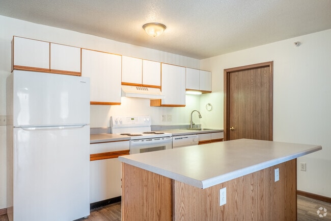 2BR, 1BA - 975SF - Kitchen - Fox Run Apartments