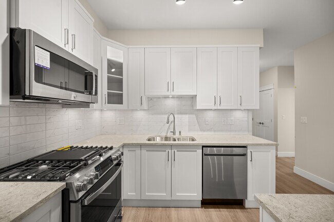 Photo - 20932-20983 83 Ave