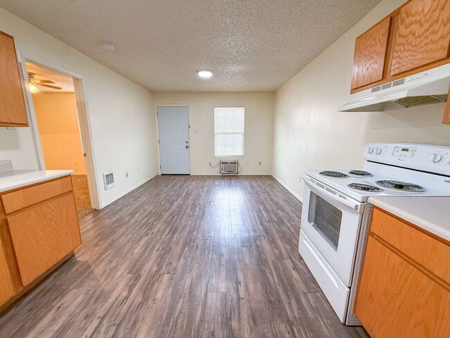 Building Photo - Cozy 1 Bedroom Apartment in Lubbock! Unit A4