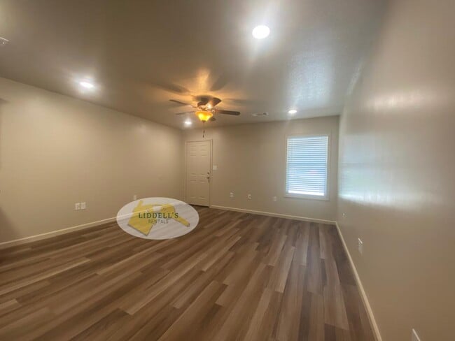 Photo - 308 W Locust St