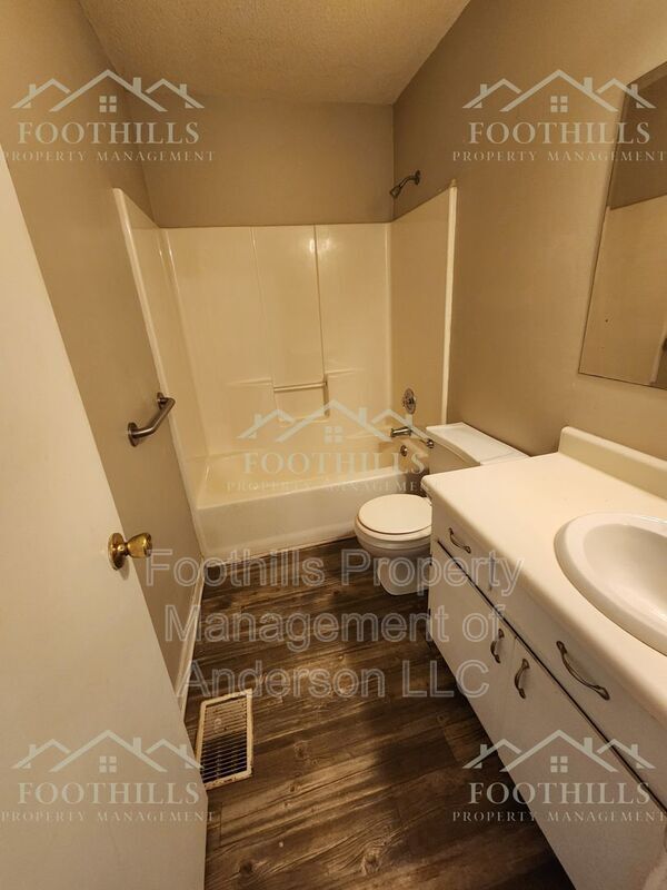 Photo - 108 Woodland Dr