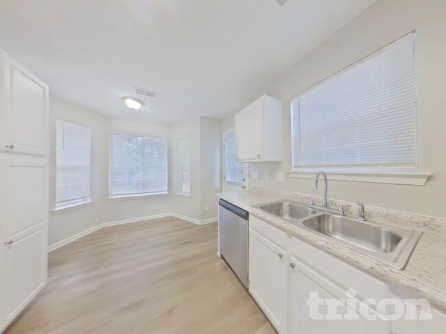 Photo - 262 Stonewood Dr