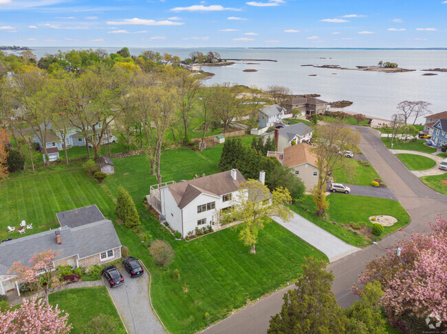 Building Photo - 80 Soundview Dr Rental