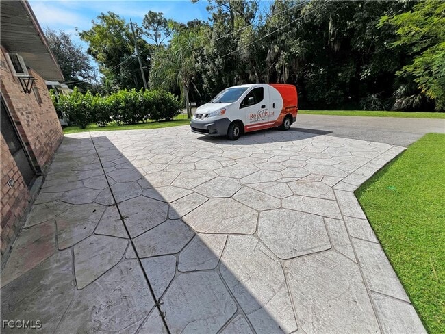 Photo - 27915 Washington St