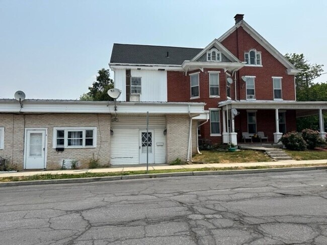 Building Photo - 401 E Main St Unit 2 N Harrison St