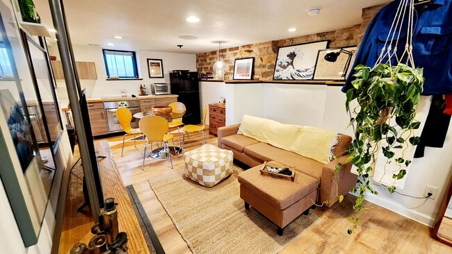 Building Photo - 719 Remington St Unit 3 Studio