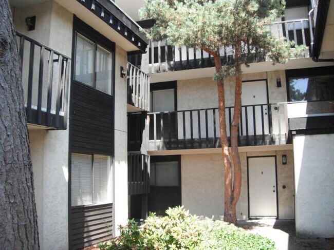 Photo - 1 bedroom in Seattle WA 98116 Unit 2733 61 Ave SW-1 bedroom