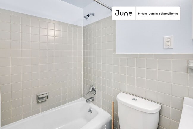 Photo - Room in Shared 7 bed/3.5 bath home Unidad G