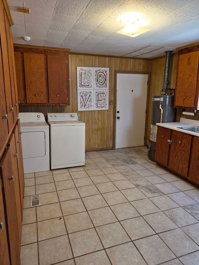 Photo - 607 Pinetree Rd
