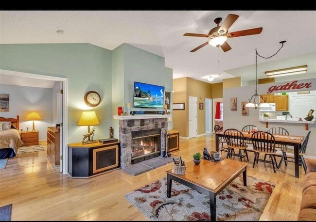 Living-Dining Room 1 - 82 Sequoia Cir