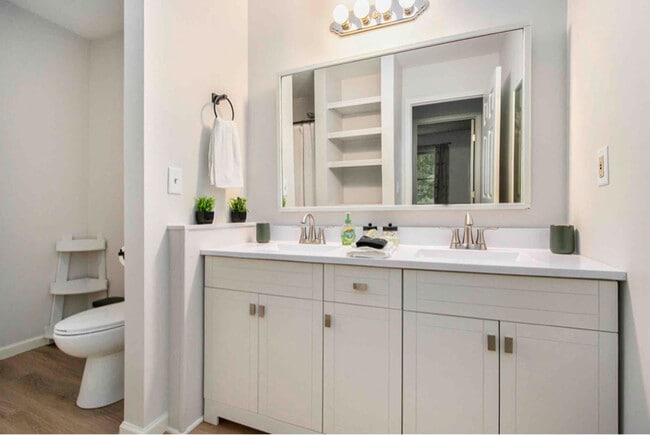 Photo - 8401 N 39th St