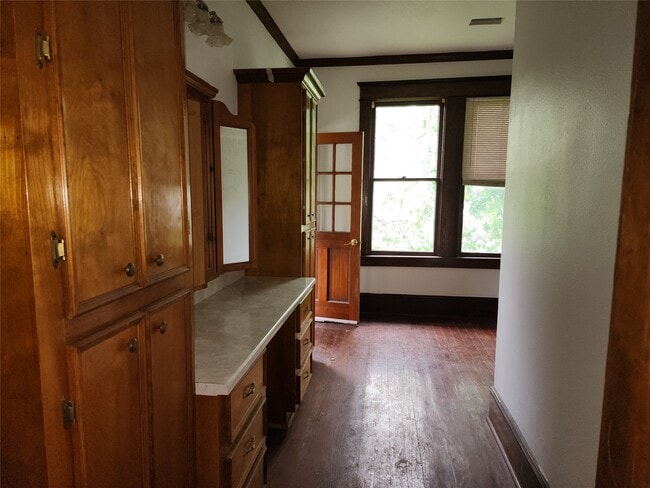 Building Photo - 403 Farquhar St