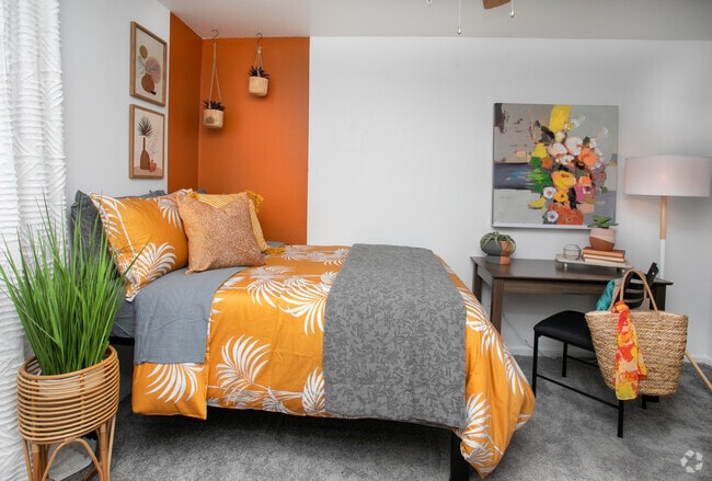 2HAB,2BA-850 ft² - Campus West