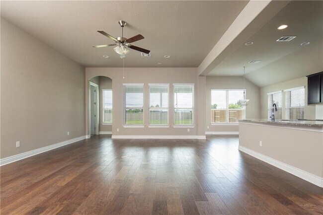 Photo - 3817 Gildas Path