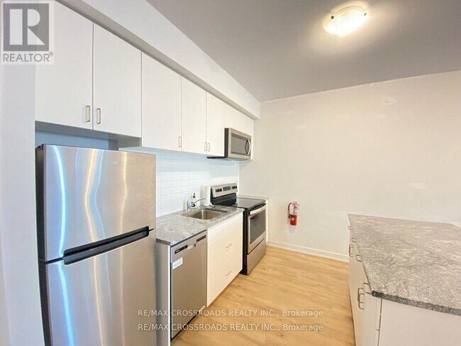 Photo - 1720 Simcoe St N