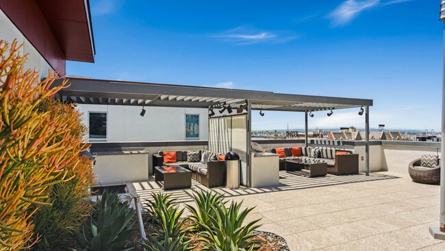 Salón - Radius Koreatown