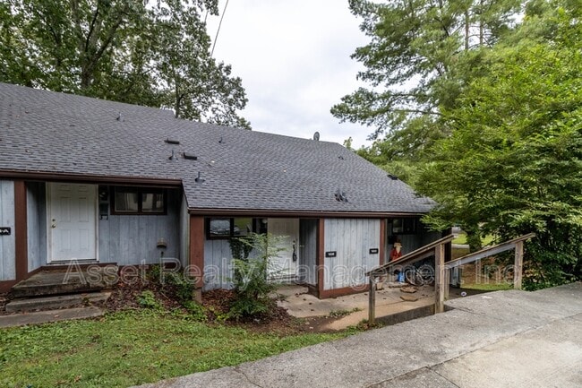 Photo - 102 Walnut Ln