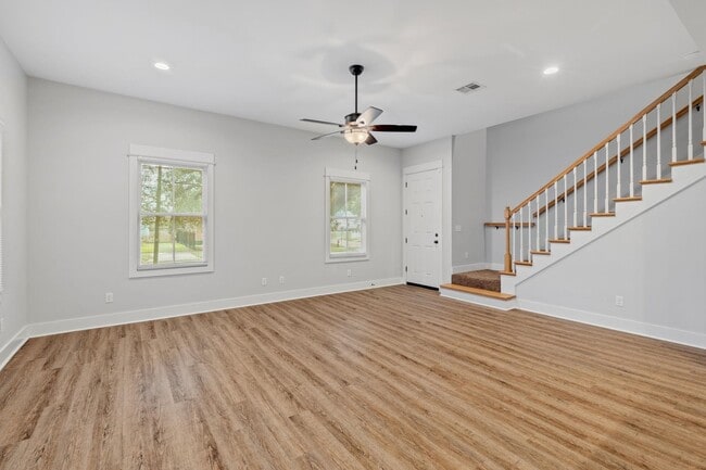 Photo - 707 Division St