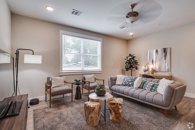 Photo - High-End Living, Perfectly Executed! Unit AEM2