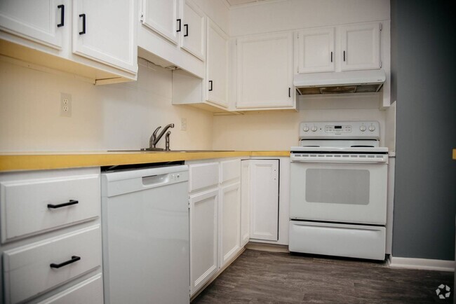 Building Photo - 2933 Horseshoe Pike Rental