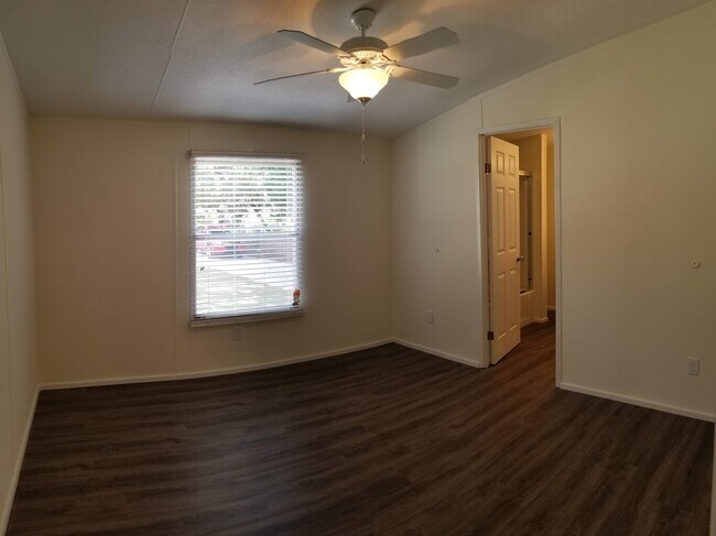 Photo - 135 Jo-Katherine Ln